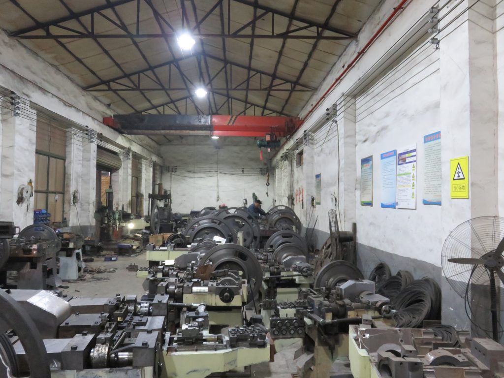 producción de máquinas para fabricar clavos