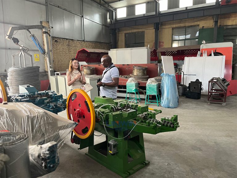 Taller de fabricación de máquinas de clavos de 1-6 pulgadas de visita